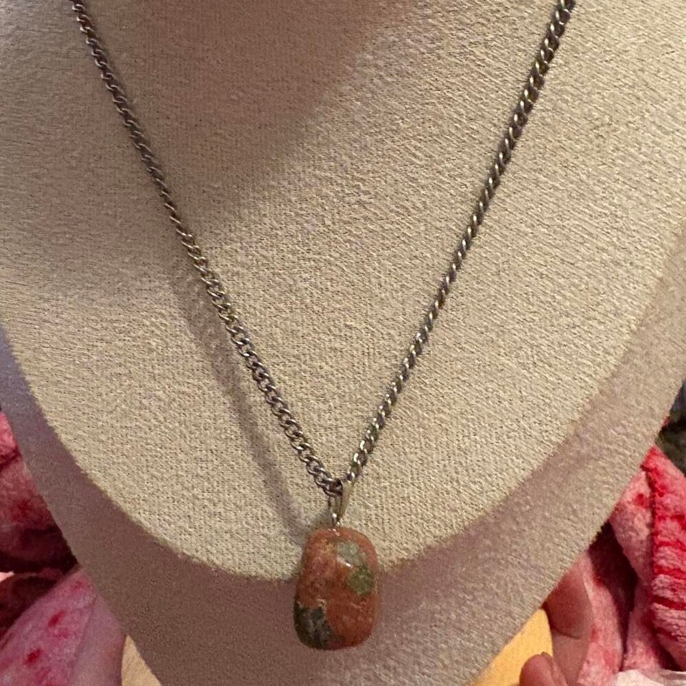 Red and green jasper pendant necklace with silver chain #jewelry #geometric